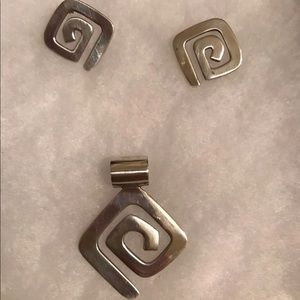 ✨✨Silpada Earrings And Pendant Set✨✨